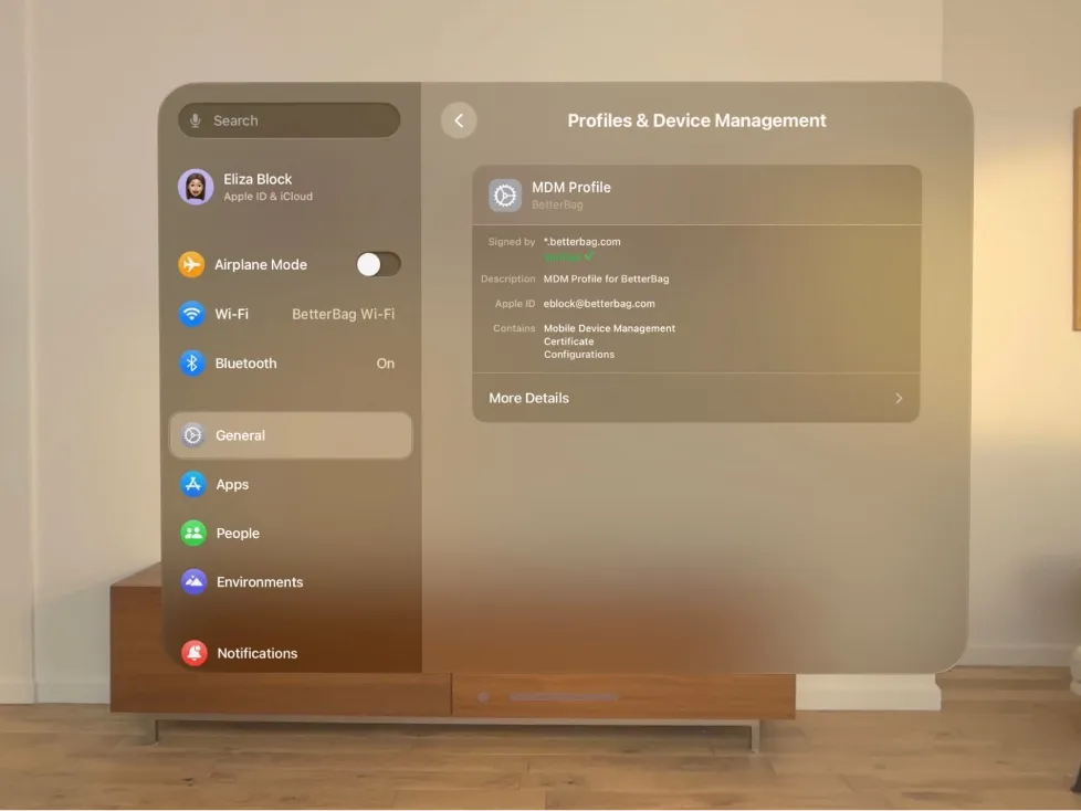 Apple enfrenta críticas por atrasos na implementação de IA na Siri e no Vision Pro